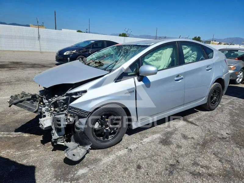 2015 Toyota PRIUS фото
