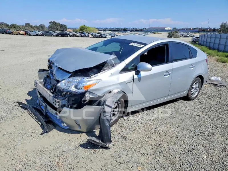 2015 Toyota PRIUS фото