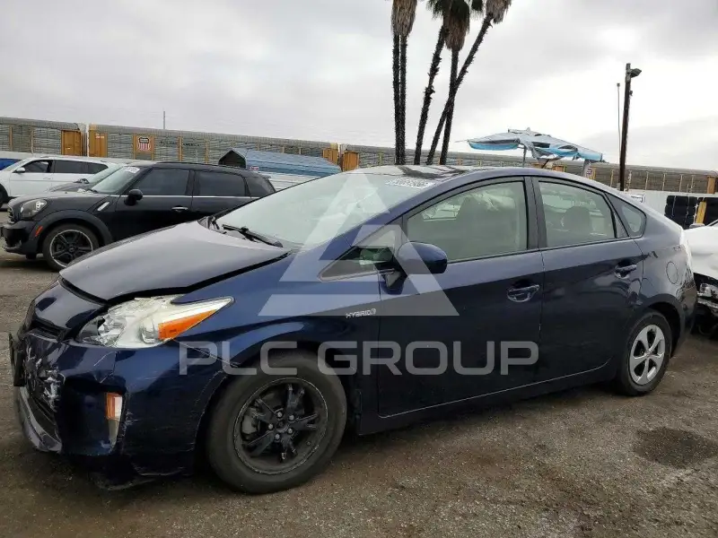 2015 Toyota PRIUS photo