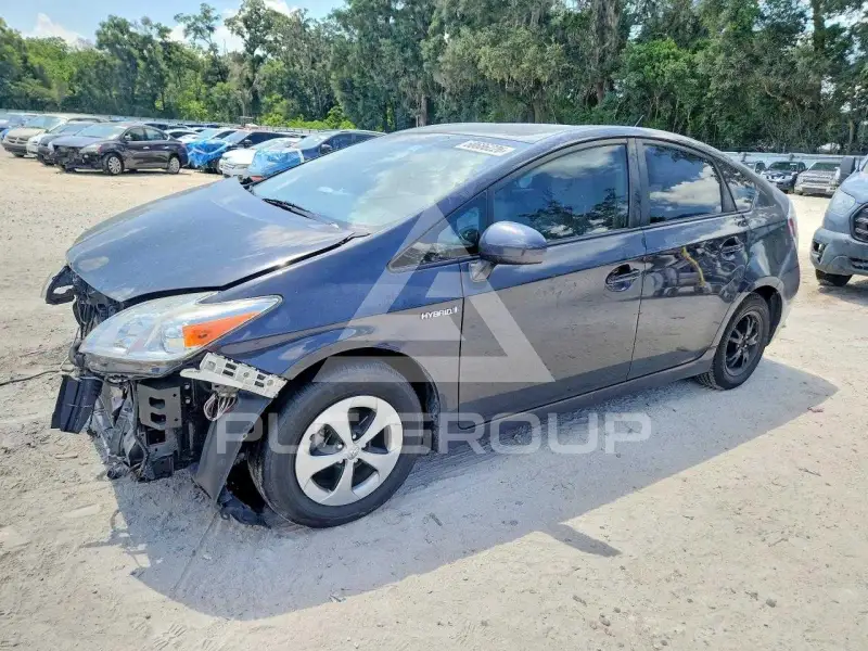 2015 Toyota PRIUS photo