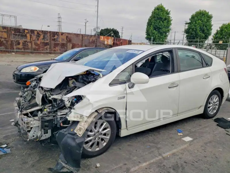 2015 Toyota PRIUS фото