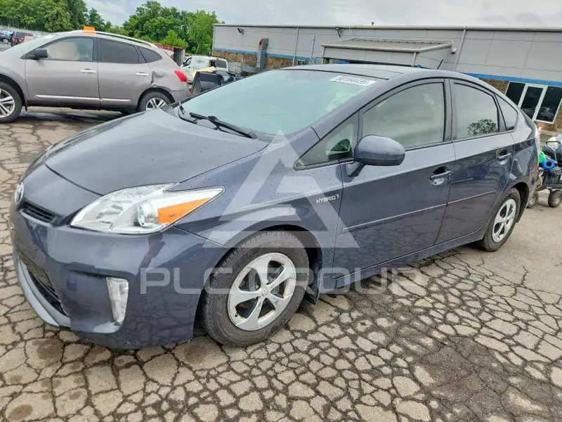 2015 Toyota PRIUS фото