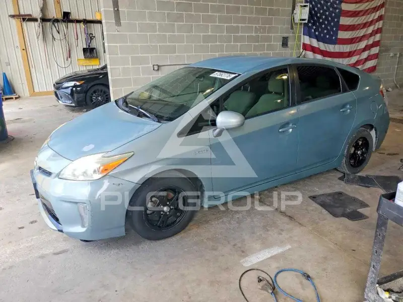2015 Toyota PRIUS фото