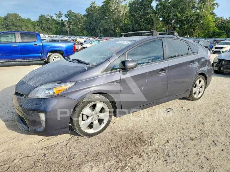 2015 Toyota PRIUS photo