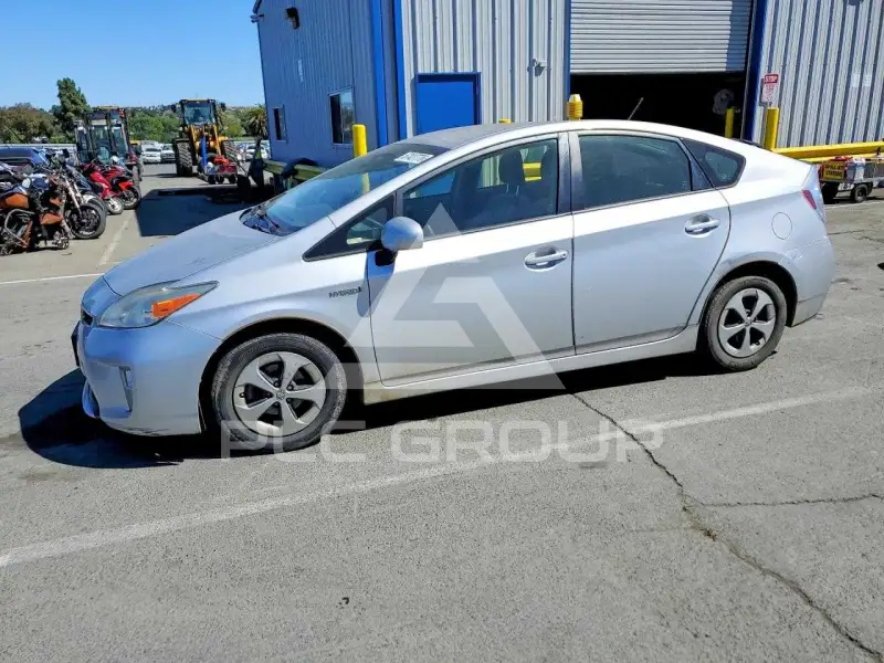 2015 Toyota PRIUS фото