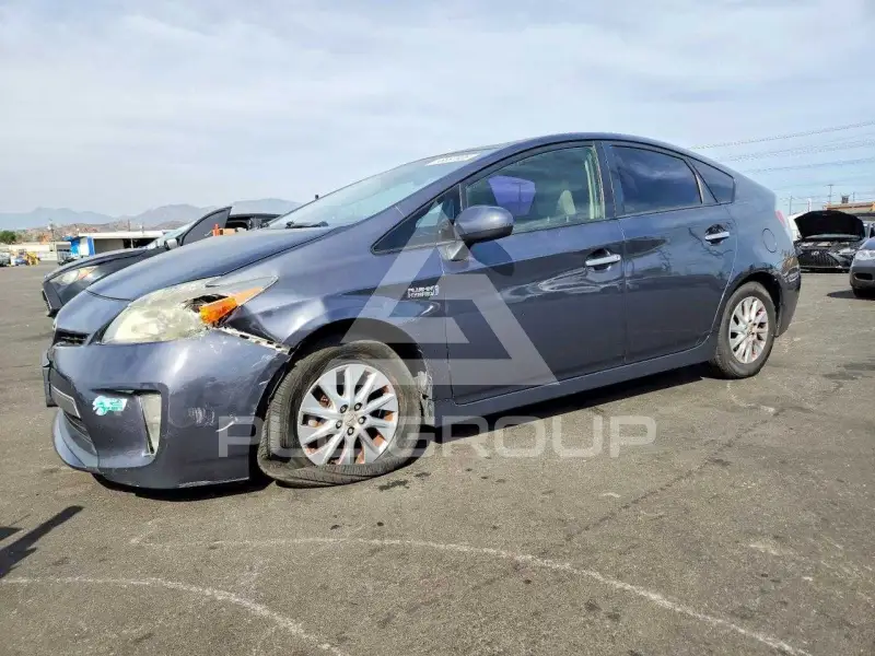 2015 Toyota PRIUS фото
