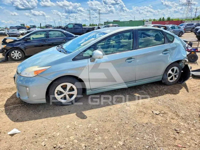 2015 Toyota PRIUS фото
