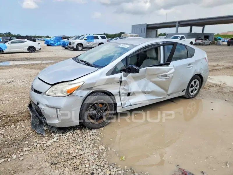 2015 Toyota PRIUS фото