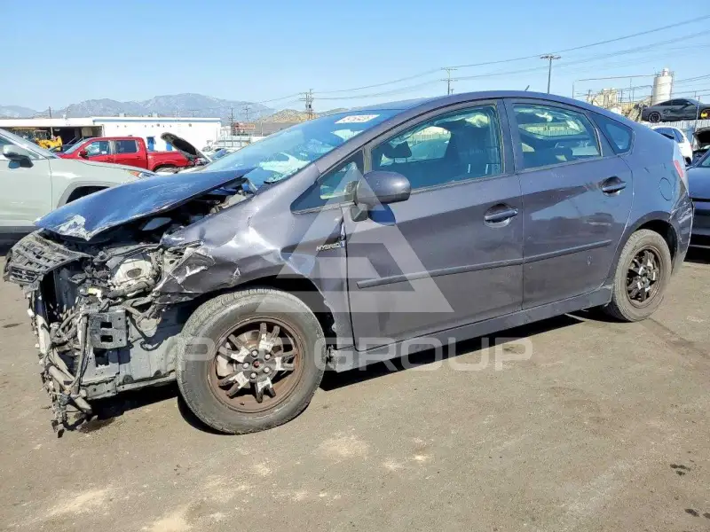 2015 Toyota PRIUS фото