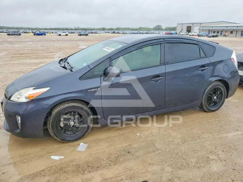 2015 Toyota PRIUS фото