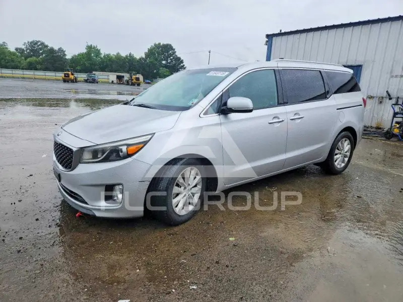 2015 KIA Sedona photo
