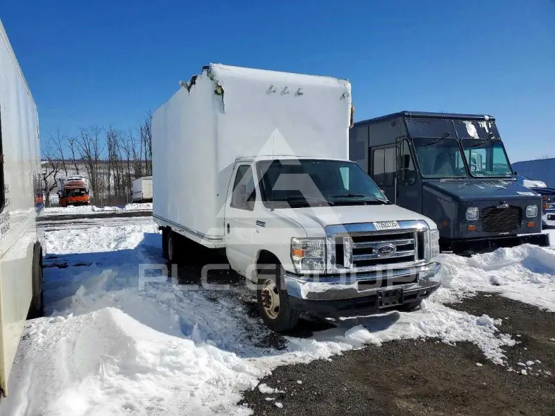 2015 Ford E-350 фото