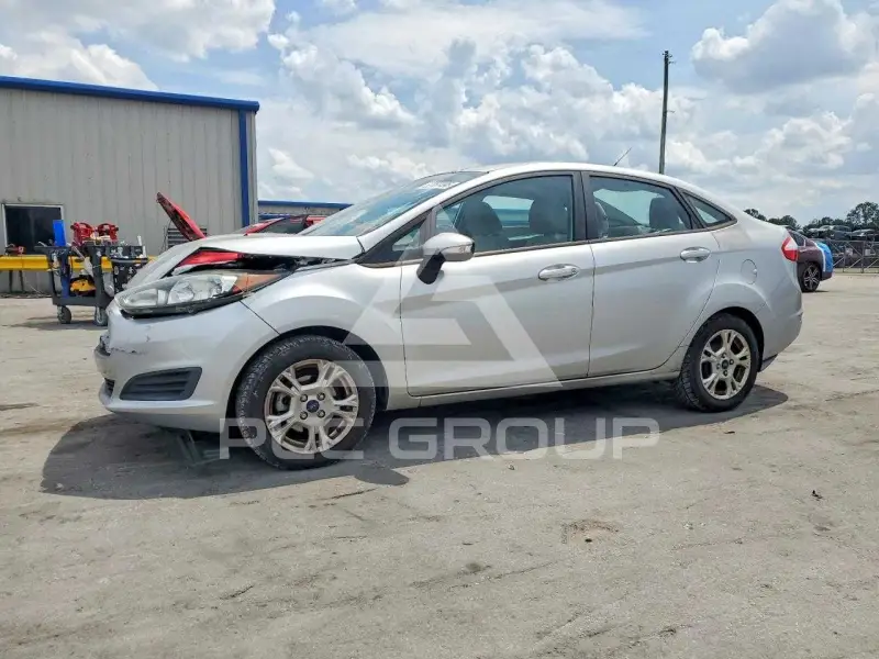 2015 Ford FIESTA photo