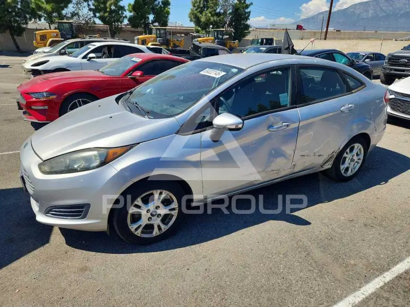 2015 Ford FIESTA фото