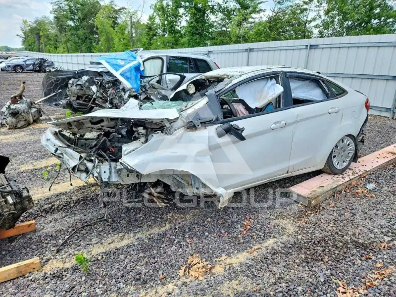 2015 Ford FIESTA фото