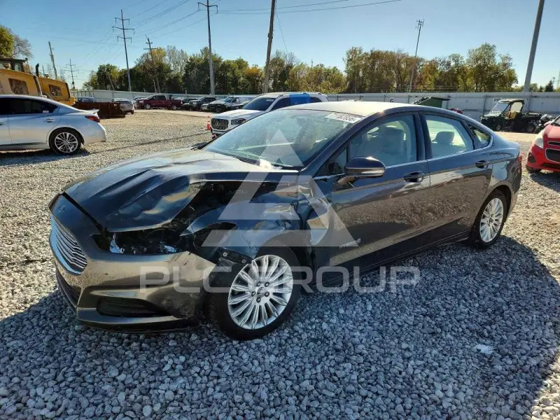 2015 Ford FUSION фото