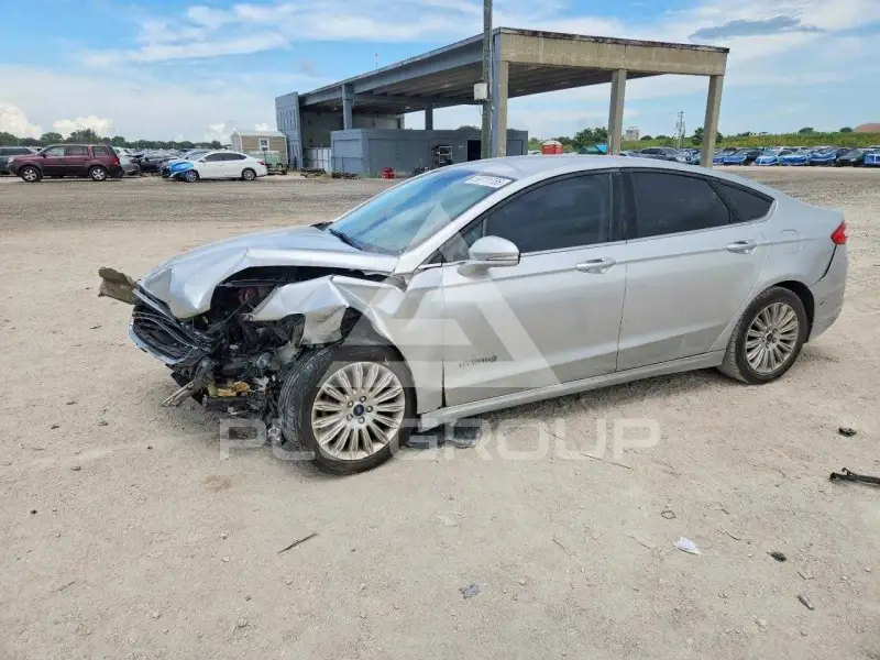 2015 Ford FUSION фото