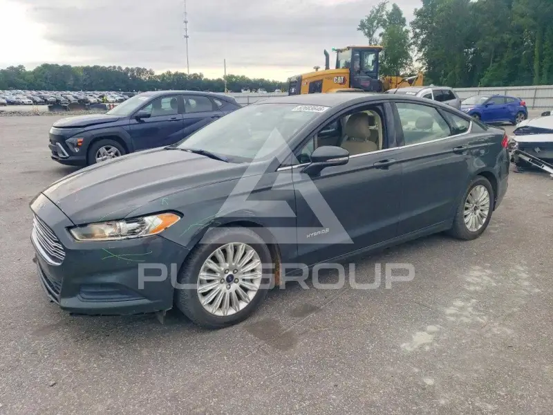 2015 Ford FUSION фото