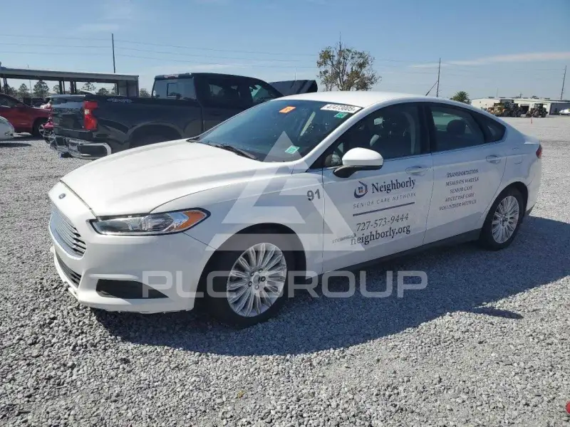 2015 Ford FUSION фото