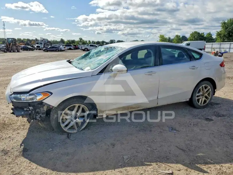 2015 Ford FUSION фото