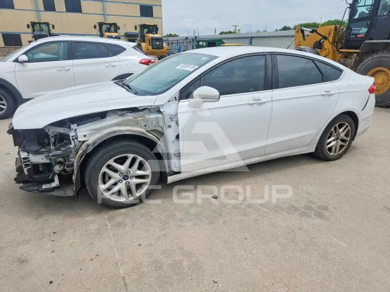 2015 Ford FUSION photo