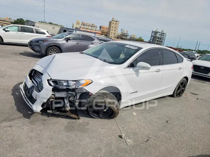 2015 Ford FUSION фото