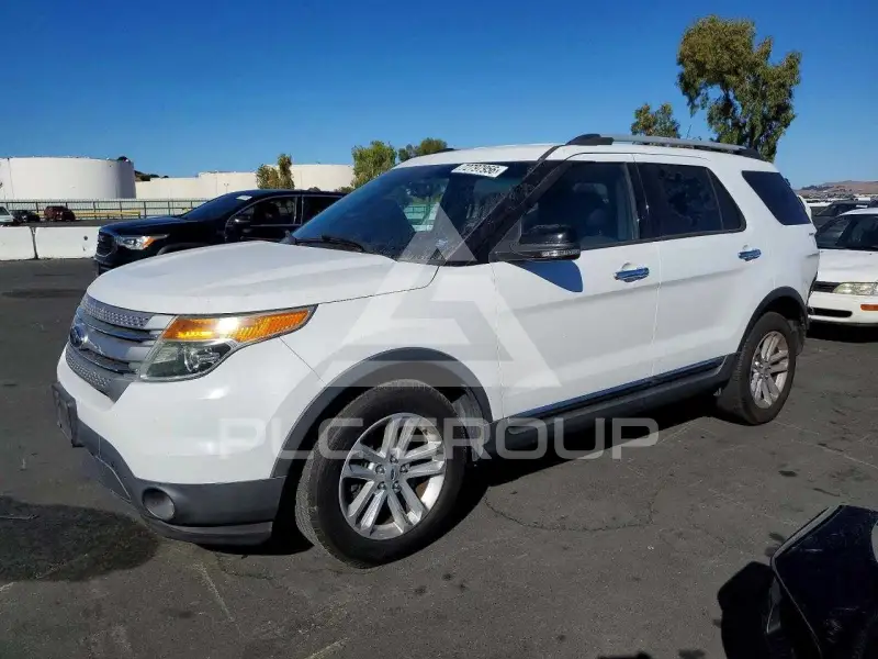 2015 Ford EXPLORER photo
