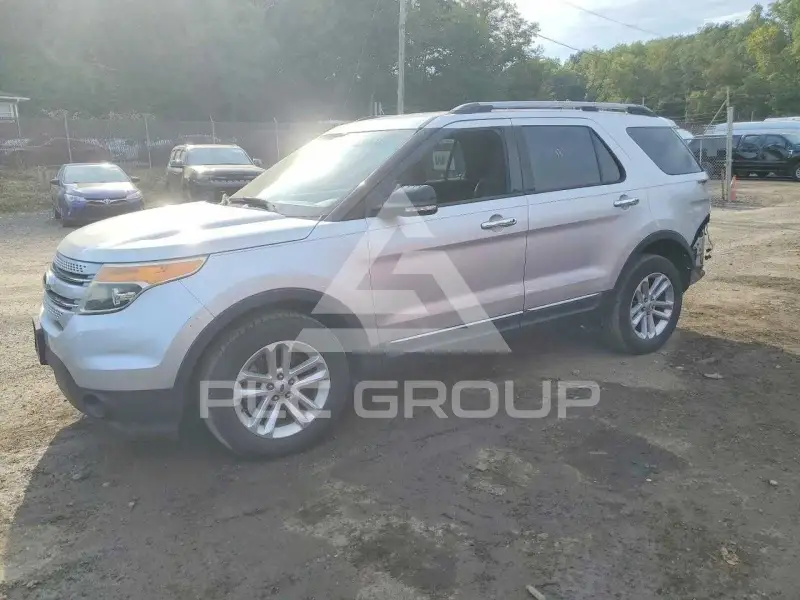 2015 Ford EXPLORER фото