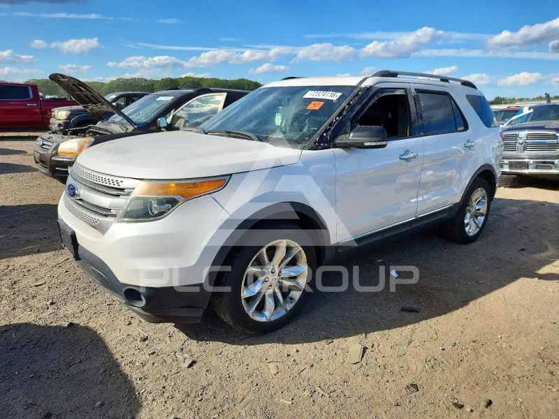 2015 Ford EXPLORER photo