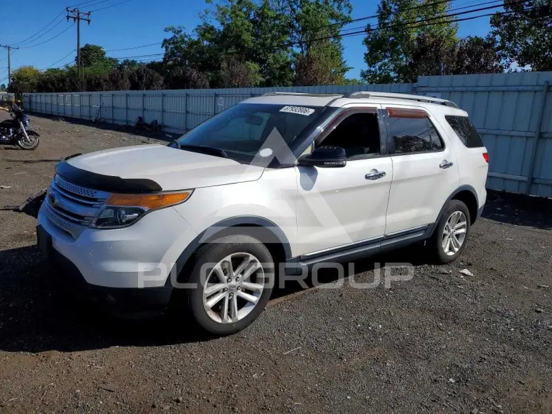 2015 Ford EXPLORER photo
