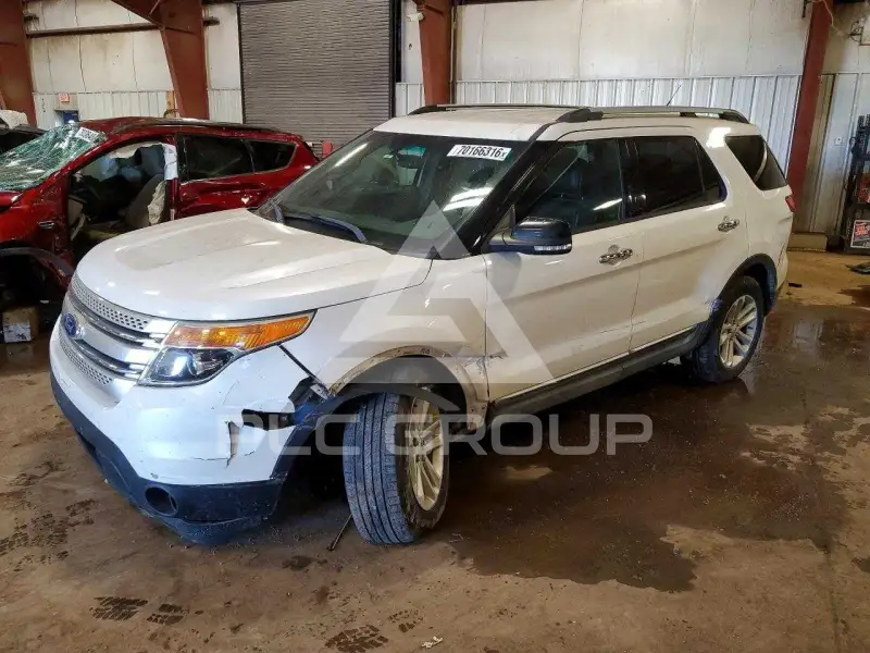 2015 Ford EXPLORER photo