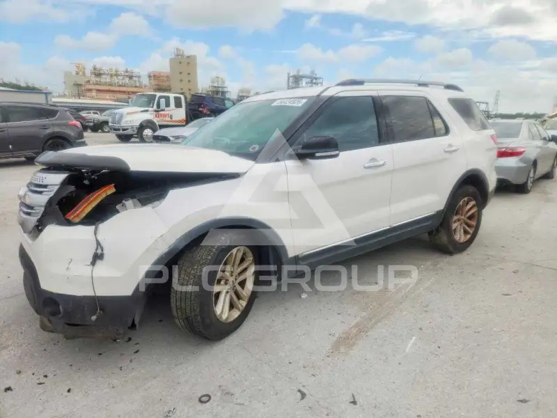 2015 Ford EXPLORER photo
