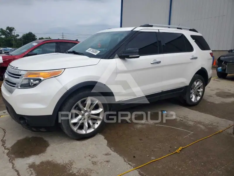 2015 Ford EXPLORER фото