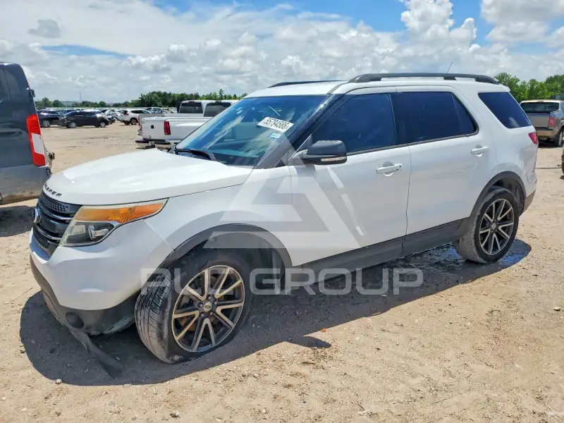2015 Ford EXPLORER photo