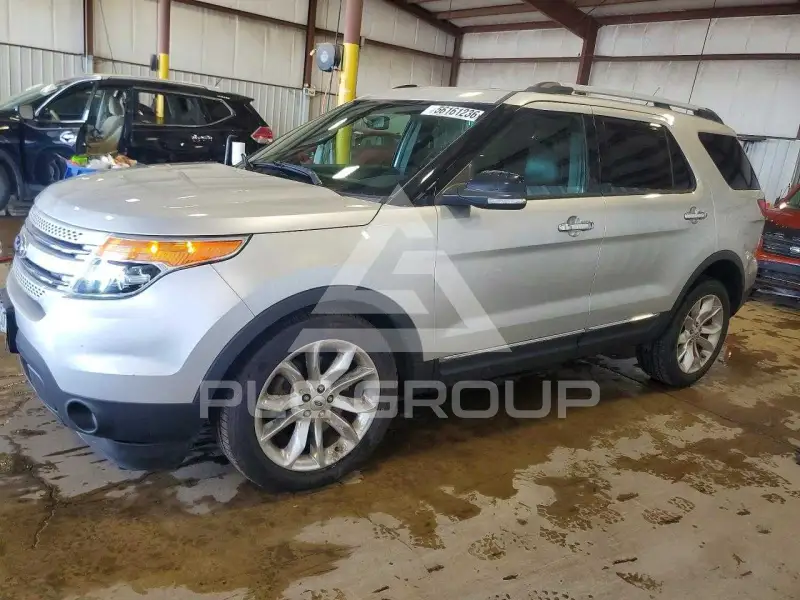 2015 Ford EXPLORER photo