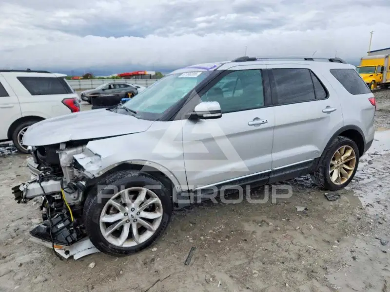2015 Ford EXPLORER photo