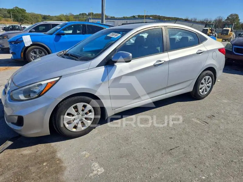 2015 Hyundai Accent photo
