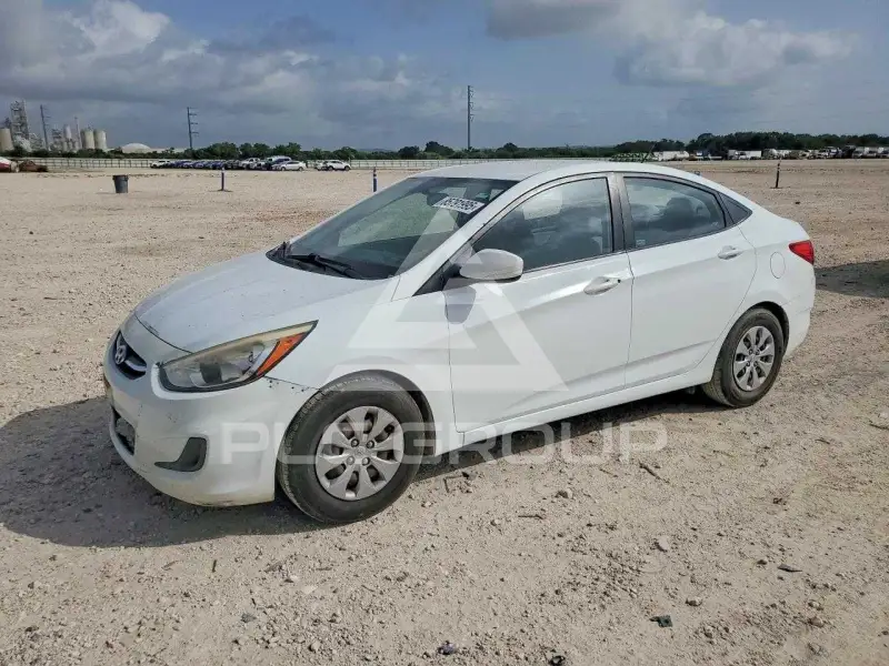 2015 Hyundai Accent photo