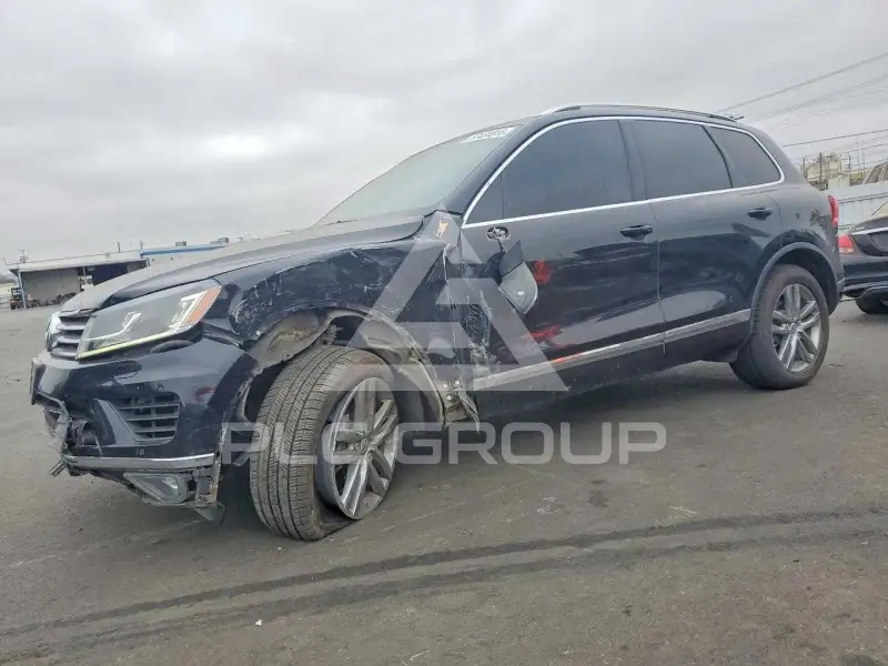 2015 Volkswagen Touareg photo