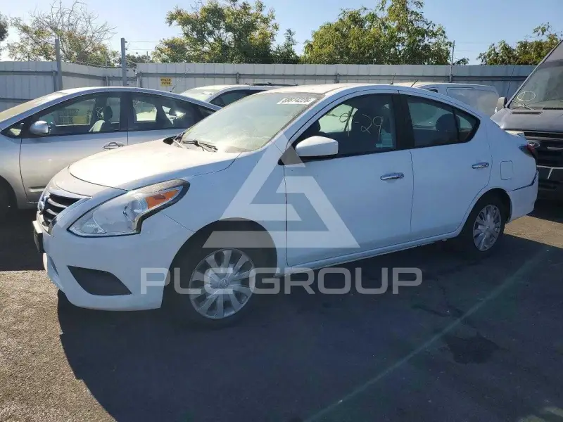 2016 Nissan VERSA фото