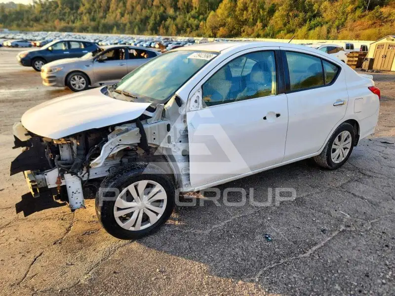 2016 Nissan VERSA photo