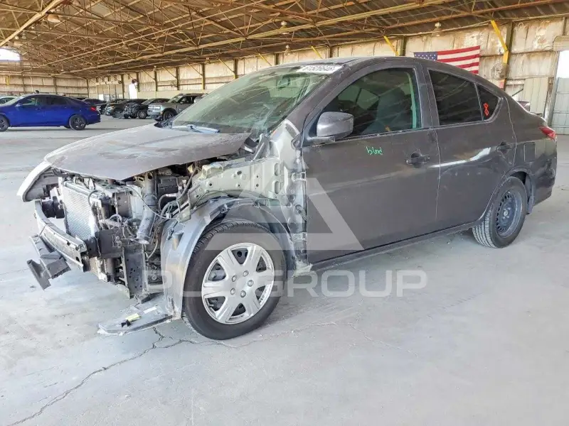 2016 Nissan VERSA photo