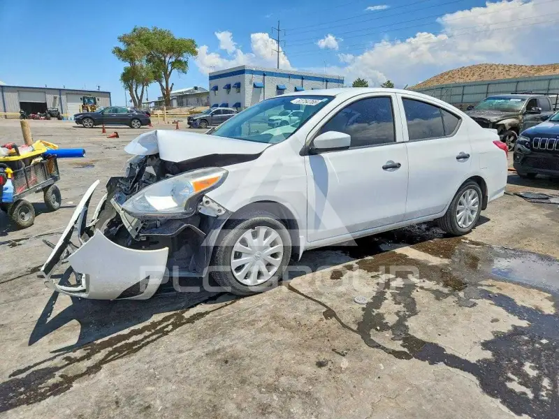 2016 Nissan VERSA photo