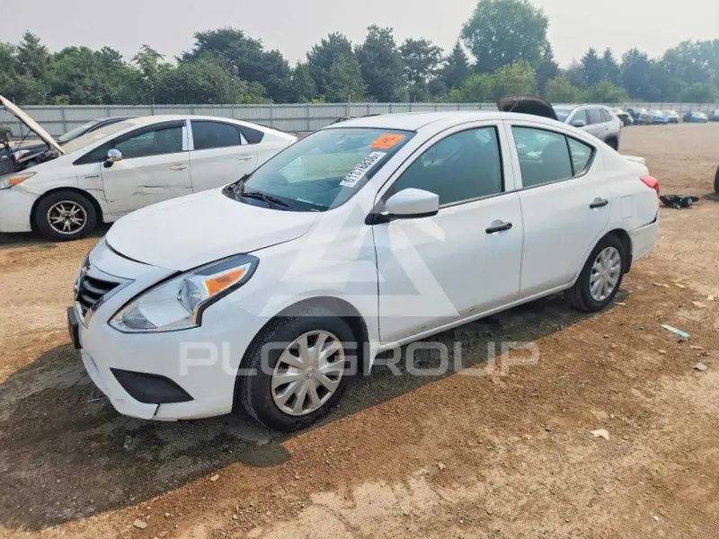 2016 Nissan VERSA photo