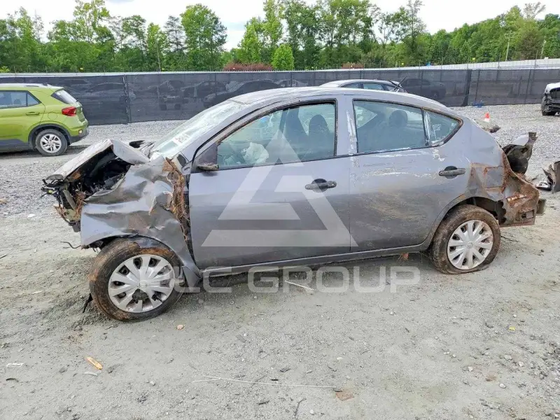 2016 Nissan VERSA photo