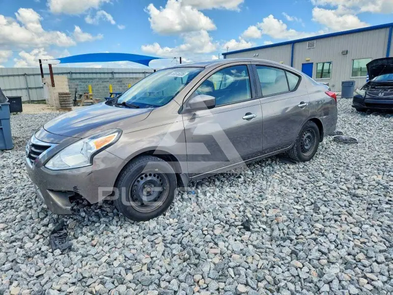 2016 Nissan VERSA photo