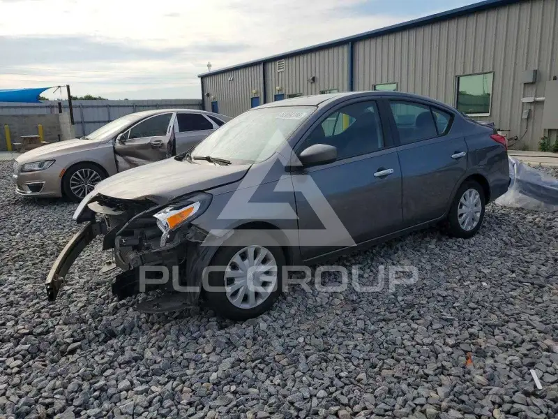 2016 Nissan VERSA photo