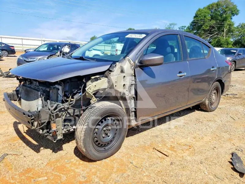 2016 Nissan VERSA photo