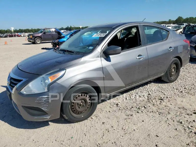 2016 Nissan VERSA photo