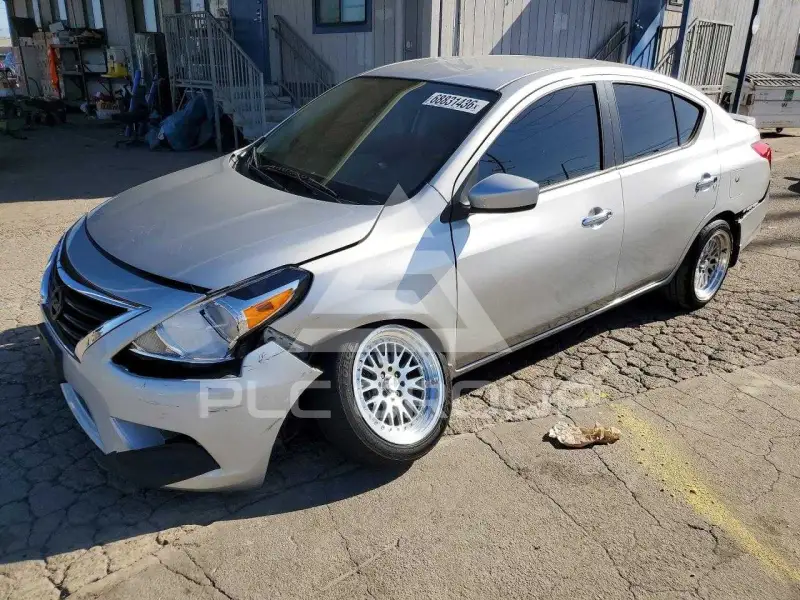 2016 Nissan VERSA photo